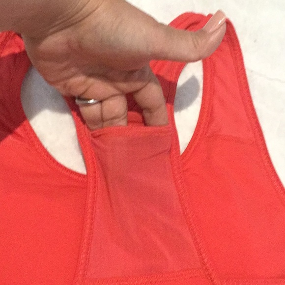 Fabletics “on the go” medium impact sports bra - Picture 4 of 5